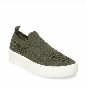 NWT STEVE MADDEN - Beale Sneaker